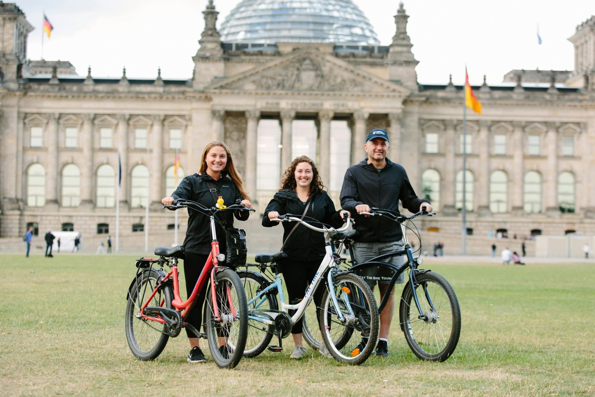 Berlin history e-bike tour with beer garden stop