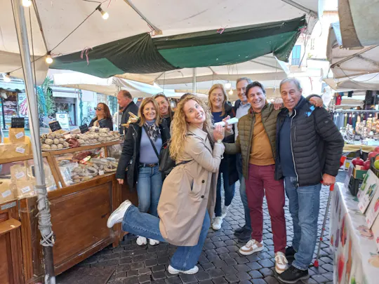 Proeverij van eten in Trastevere in Rome