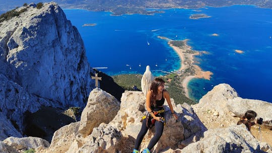 Trekking guiado con subida a Tavolara desde Porto San Paolo