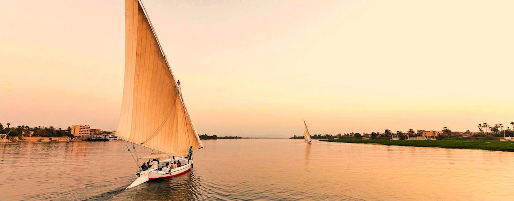 Sonnenuntergangskreuzfahrt auf einer traditionellen Feluke mit Besuch des Luxor-Tempels bei Nacht
