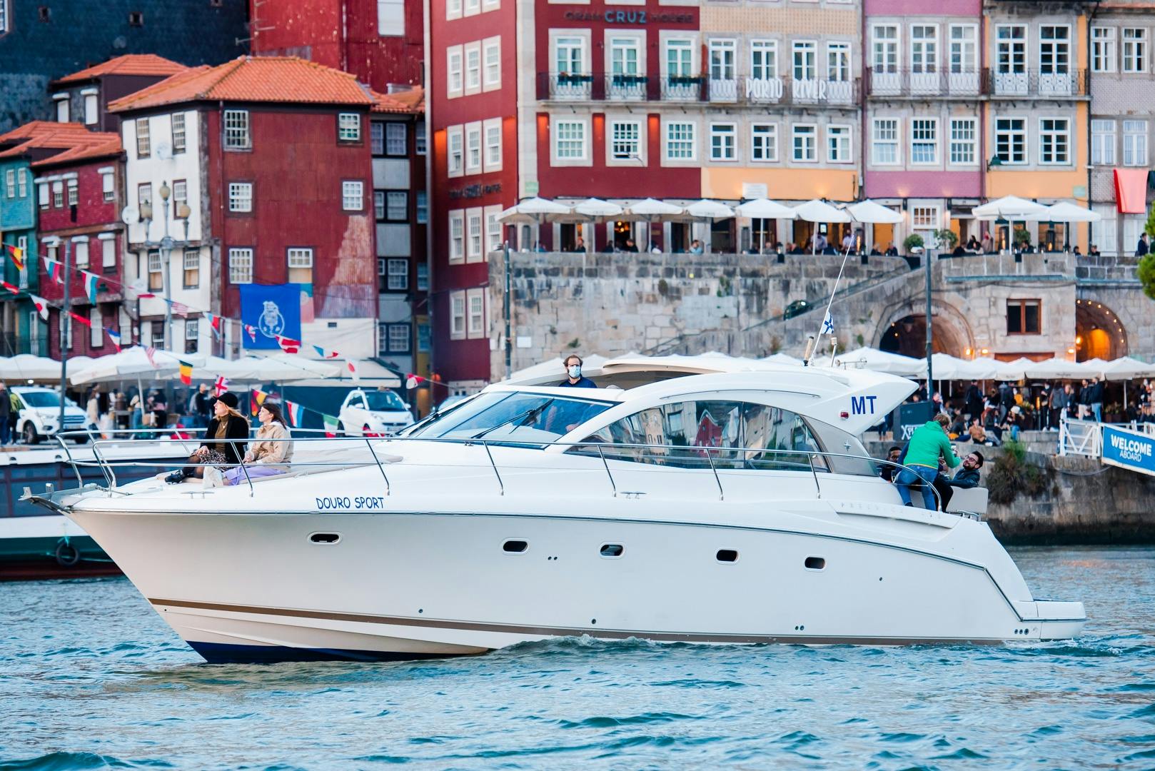 Alquiler de yate privado por el río Duero desde Oporto