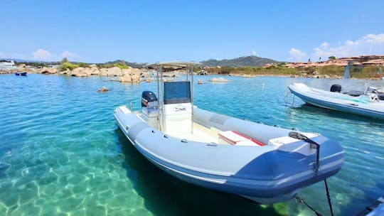 Passeio de barco pelas praias de Porto Cervo saindo de Porto Rotondo