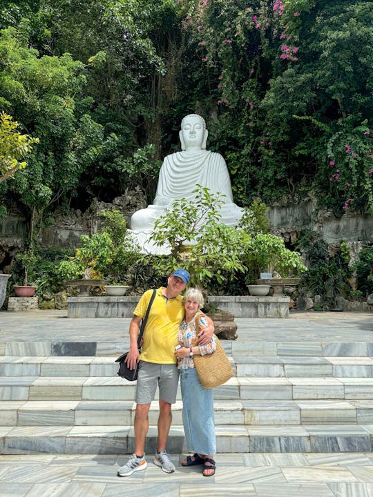 Excursão de dia inteiro às Montanhas de Mármore e à Praia Lang Co saindo de Danang