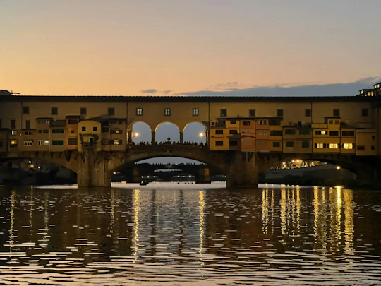 Florence River Tour on Vintage Wooden Boats with Wine
