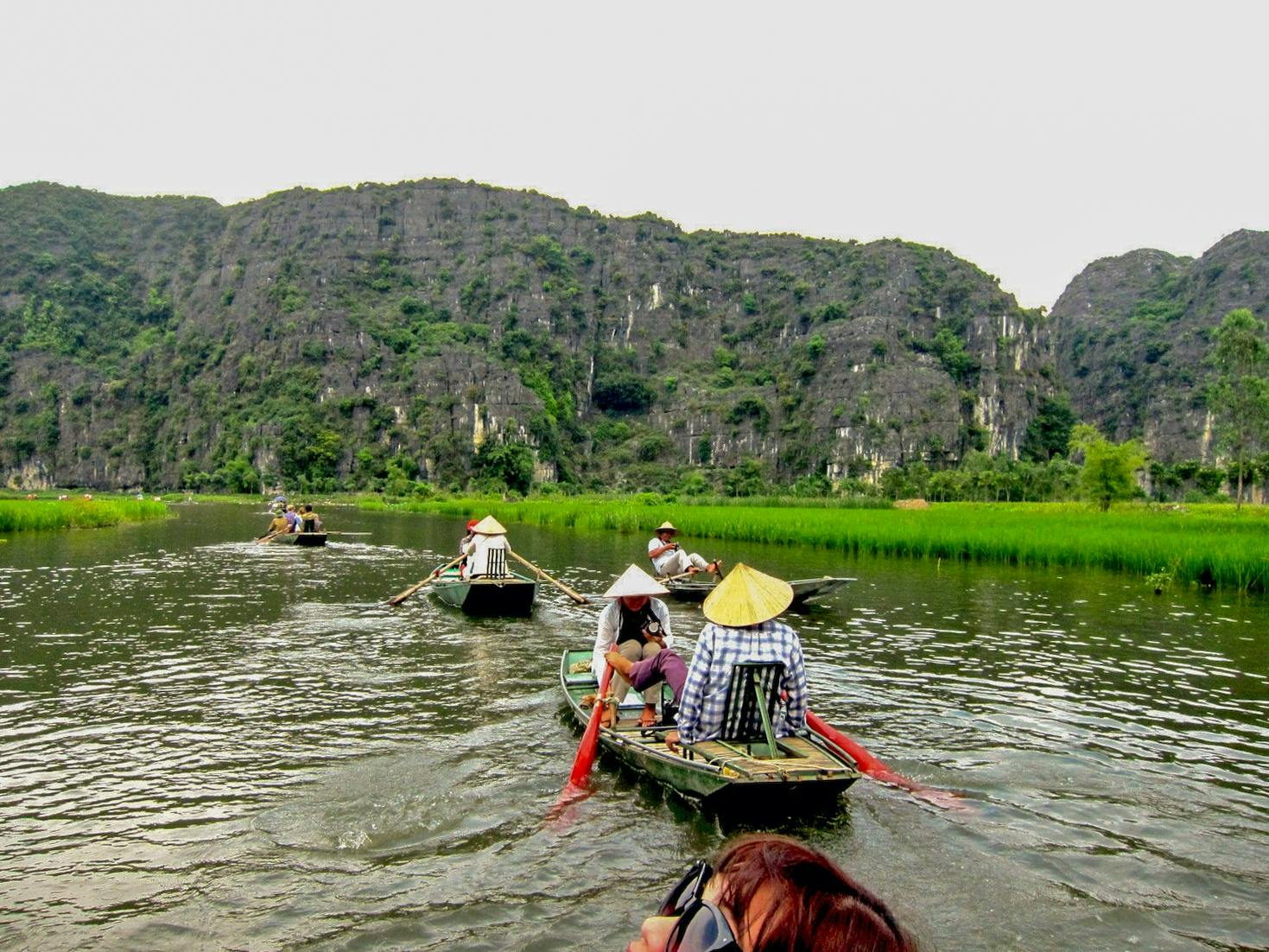 Viaje en barco a la Pagoda del Perfume y teleférico a la cueva Huong Tich desde Ha Noi