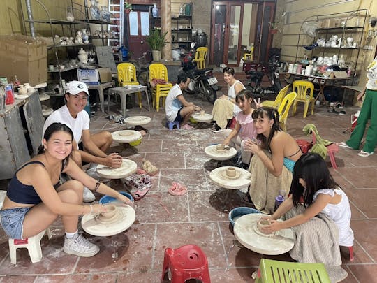 Excursão guiada de meio dia à vila de cerâmica de Bat Trang saindo de Ha Noi