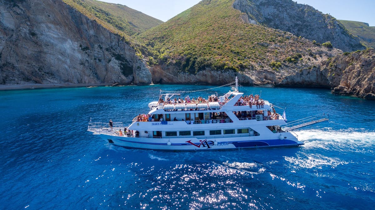 Crociera in barca a Zante con pranzo e balli