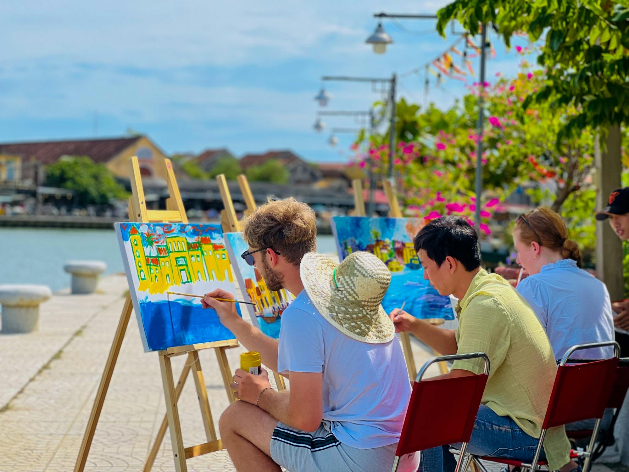 Passeio pela cidade de Hoi An e aula de pintura sobre heranças com um artista local