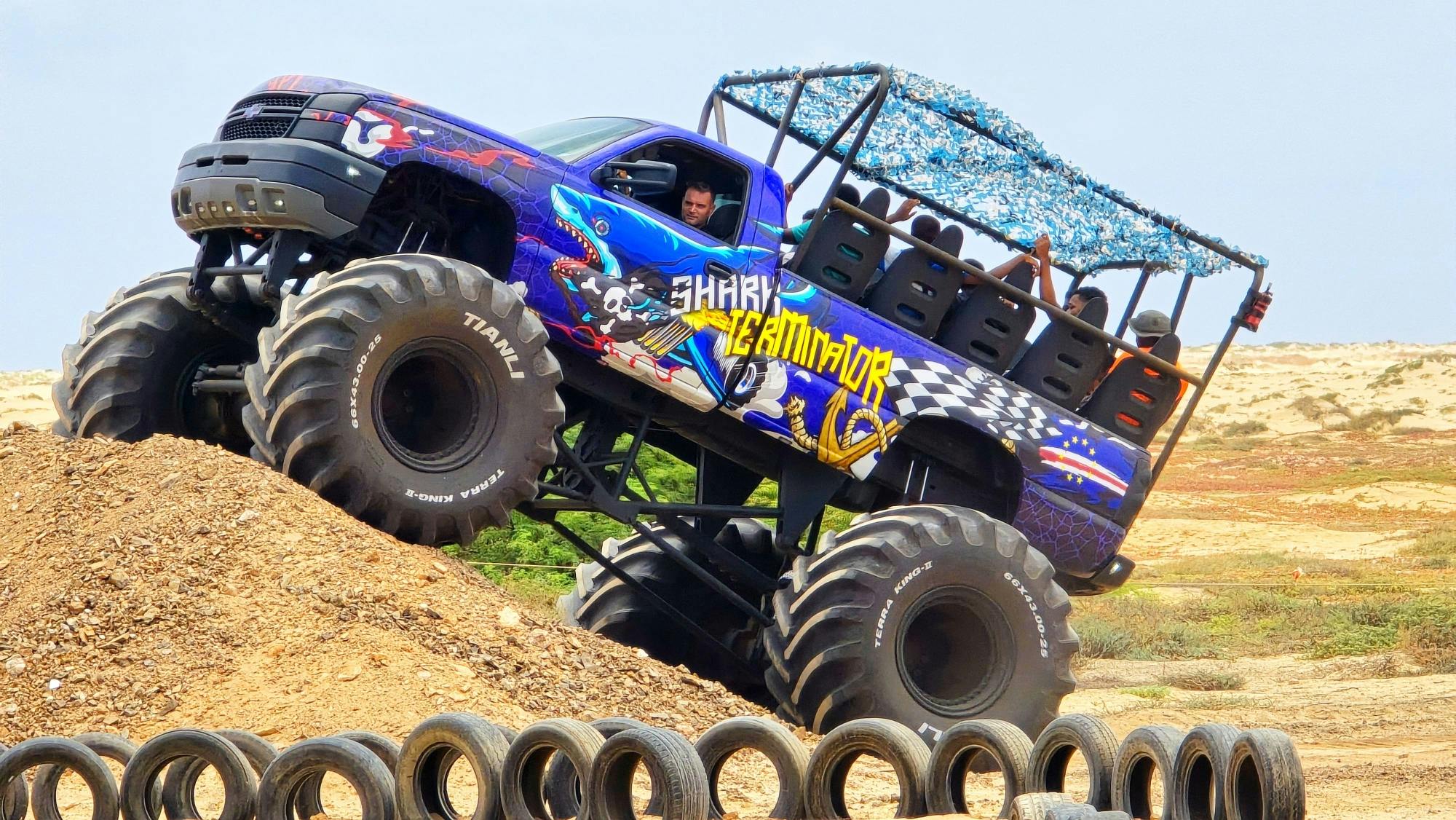 Passeio de Monster Truck saindo de Sal em Cabo Verde