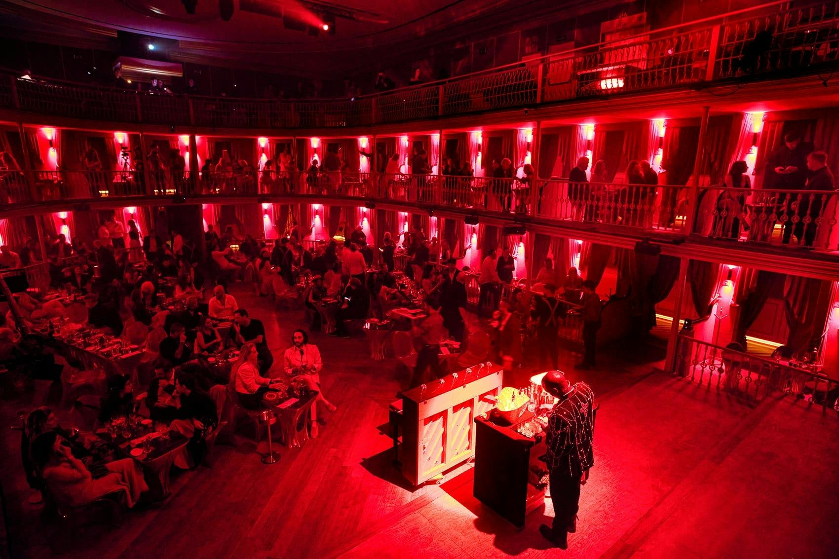 Evening dinner show at Teatro Pereyra in Ibiza