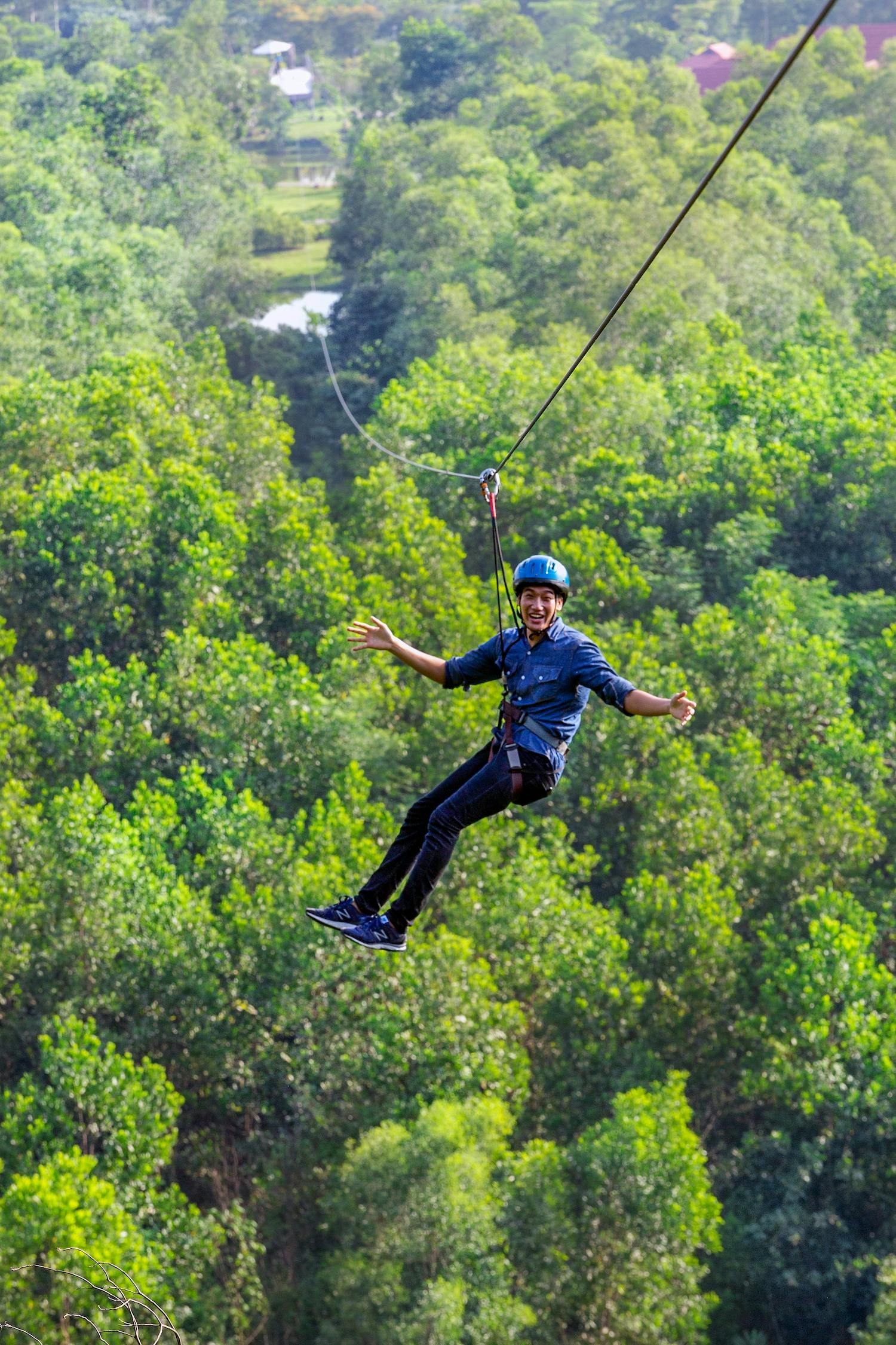 Tour de día completo desde Hue: aventura con tirolesa y cuerda floja