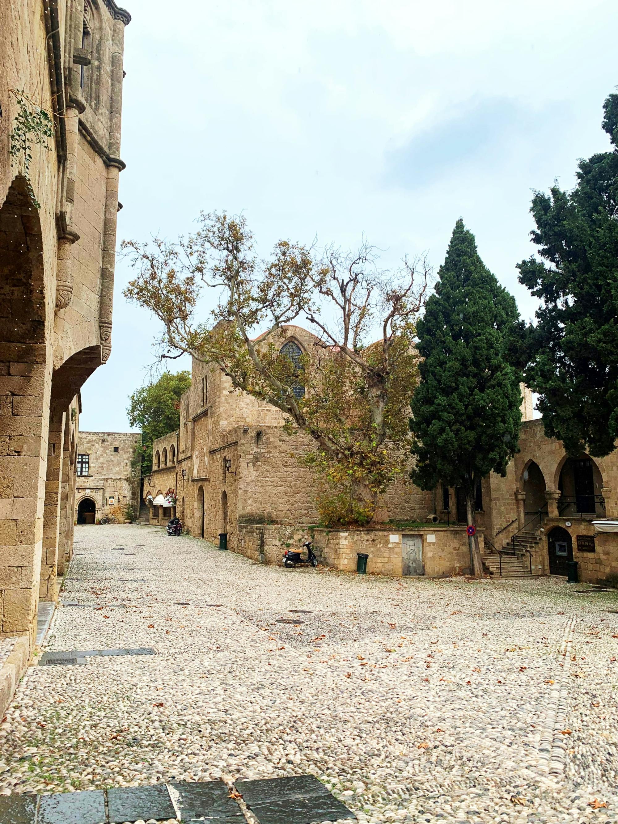 Lindos Acropolis & Rhodes Old Town Highlights Tour