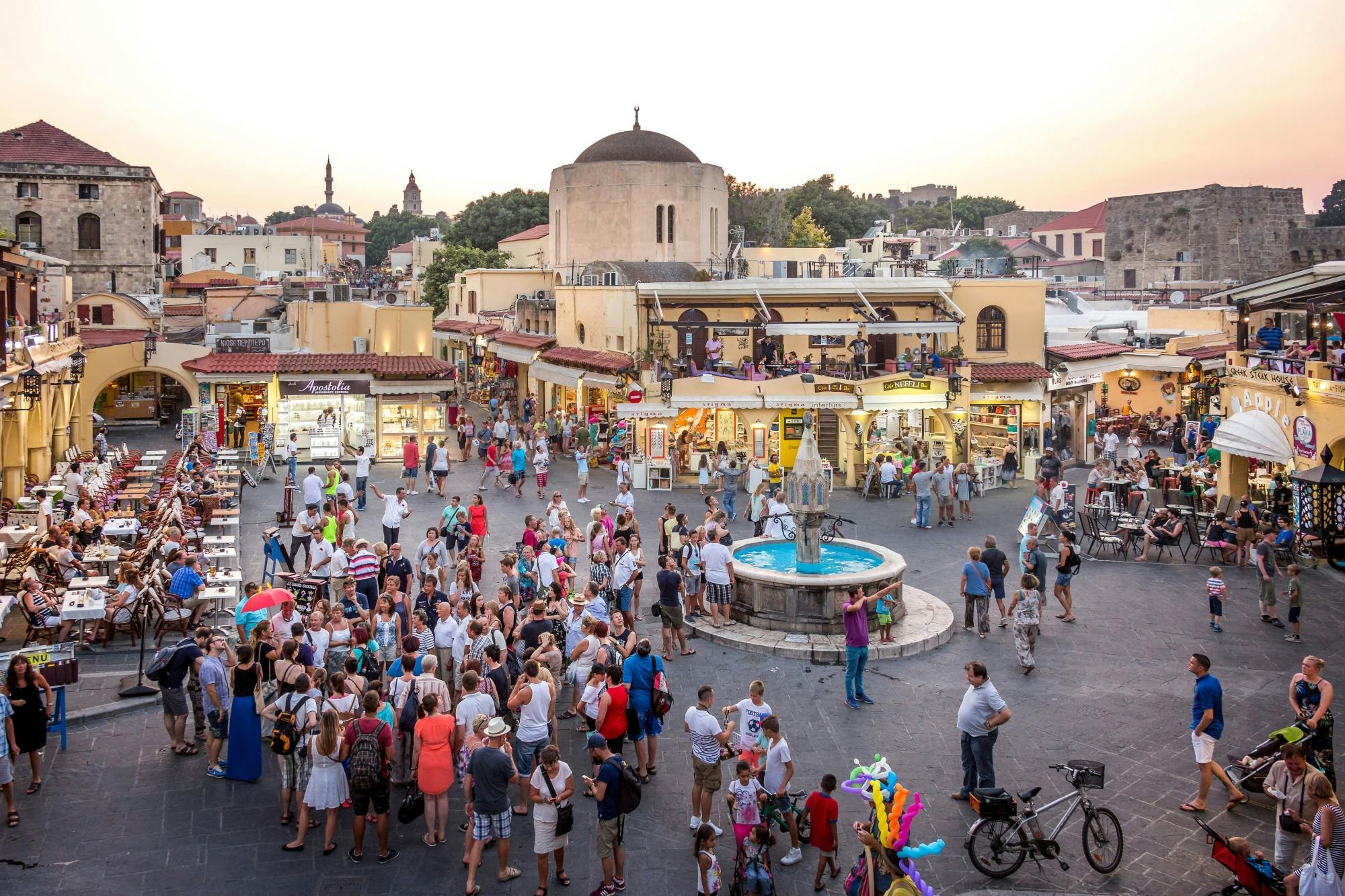 Specjalne greckie obchody Świąt Wielkanocnych – Wielki Piątek – 20 kwietnia 2025 r.