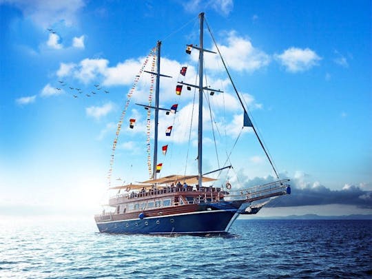 Pirates Snorkeling Yacht Tour from Hurghada with Seafood and BBQ