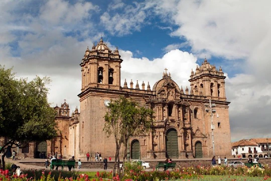 Half-day private Cusco city tour nearby archaeological and local market