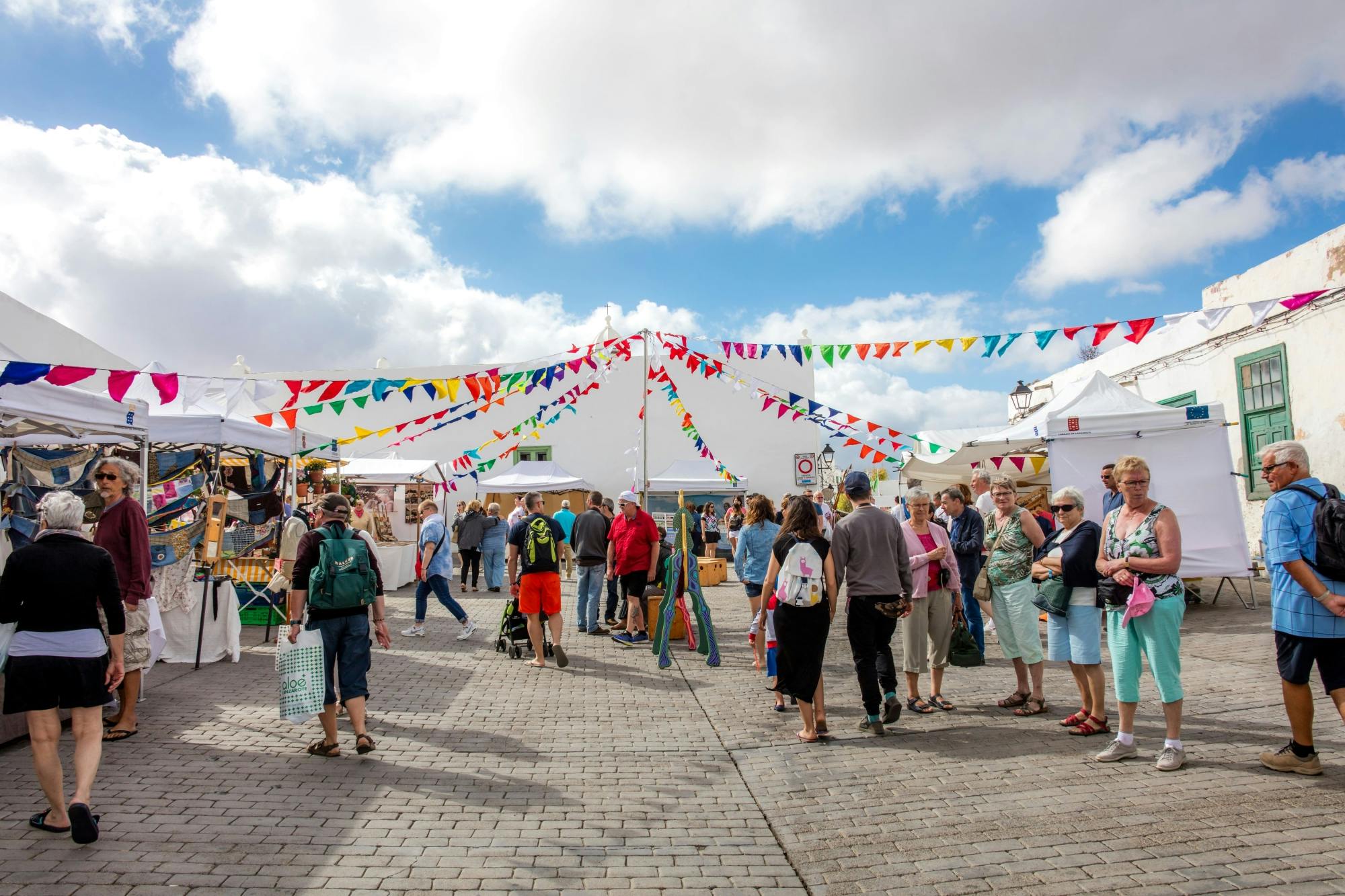 Teguise Sunday Market and LagOmar Visit