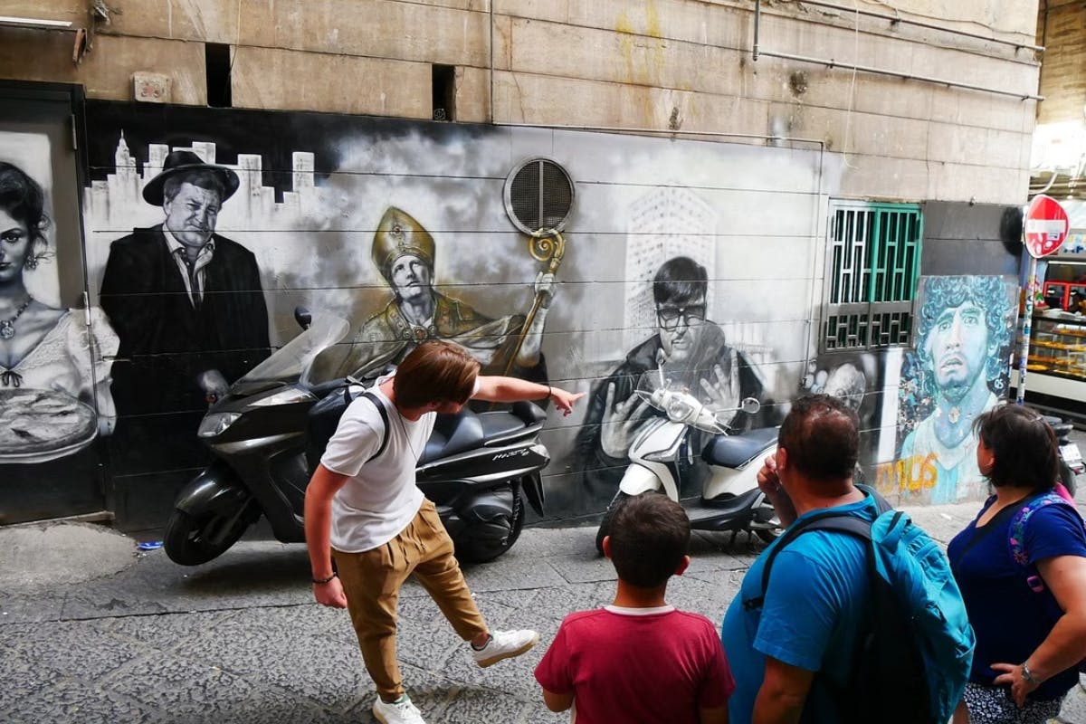Tour del folklore e della street art di Napoli nei Quartieri Spagnoli