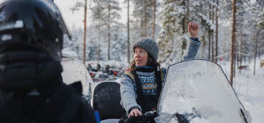 Safári de motoneve no Círculo Polar Ártico