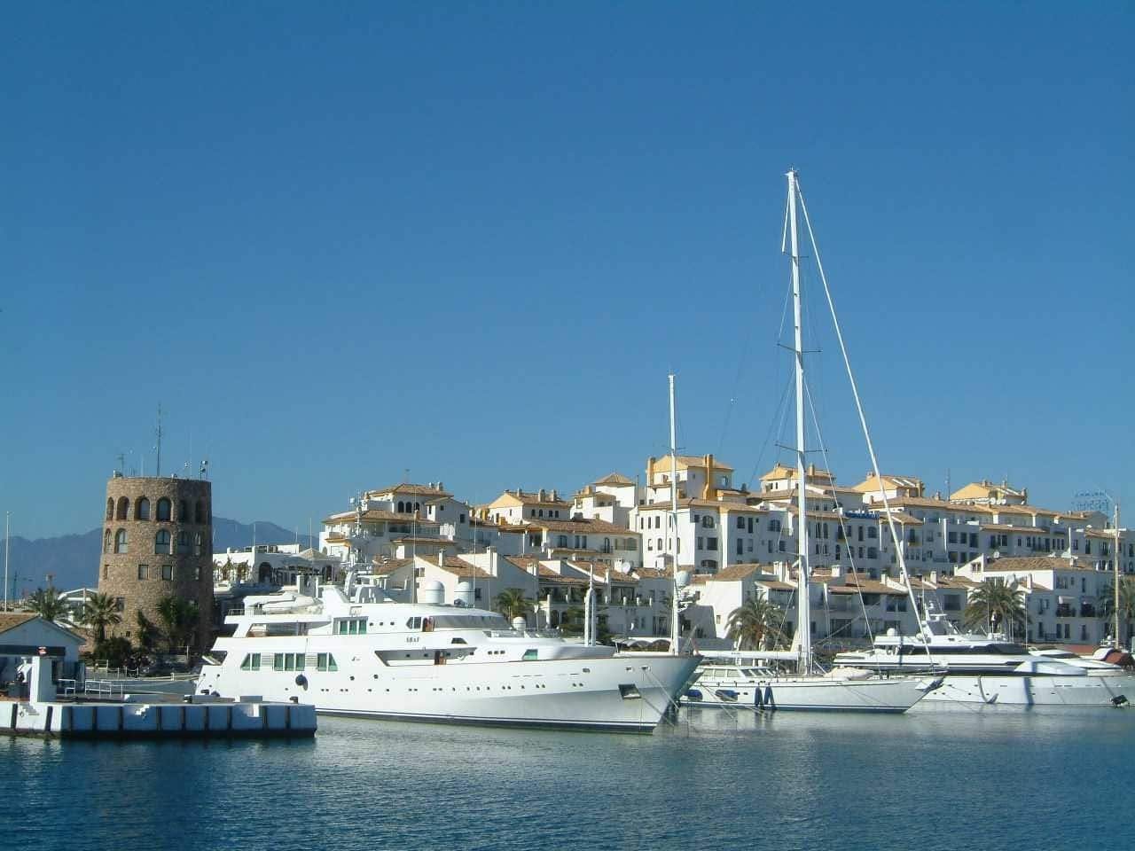 Marbella and Golden Mile Tour with Puerto Banus Visit