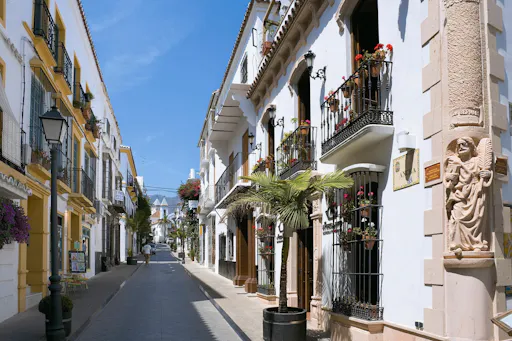 Marbella and Golden Mile Tour with Puerto Banus Visit