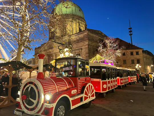Nürnberger Weihnachtsstadtrundfahrt mit dem Touristenzug