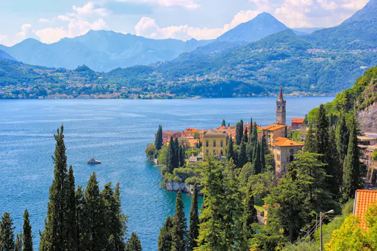 Passeio de barco privado de meio dia pelas vilas do Lago Como