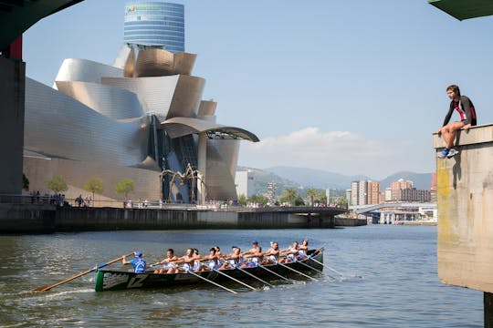 Tour del Museo Guggenheim di Bilbao con biglietti salta fila