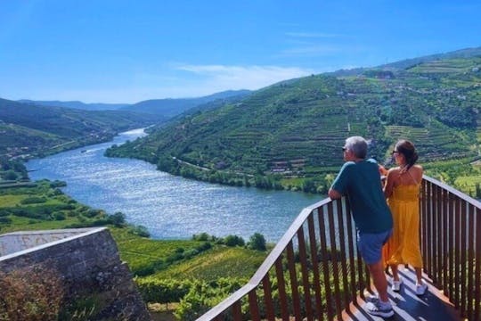 Recorrido privado de día completo en 4x4 por el valle del Duero con cata de vinos