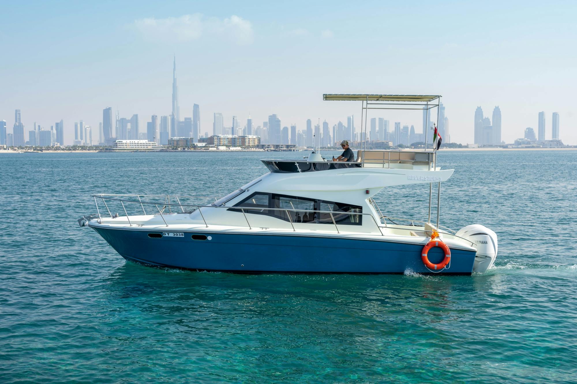 Rent a 40-foot boat and experience Dubai with luxury