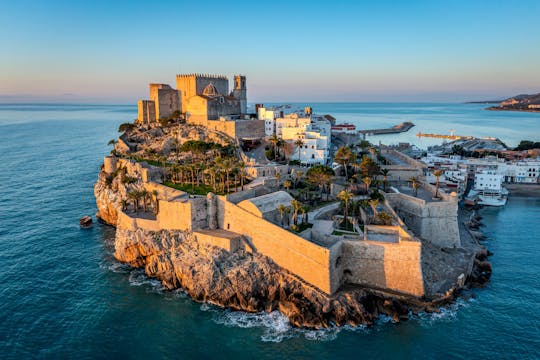 Explora las Cuevas de San José y Peñíscola desde Valencia