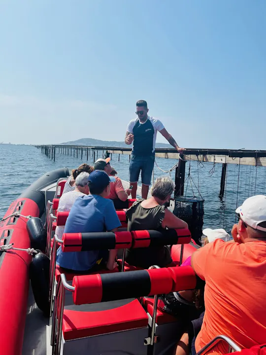 Picpoul de Pinet im Minibus mit Bootstour und Austernverkostung