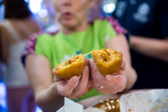 Passeio de comida de rua em Catânia