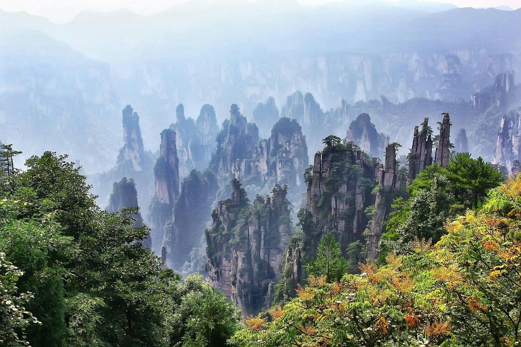 Private Tour durch den Zhangjiajie-Nationalpark mit Skywalk und Seilbahn