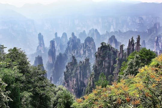 Private Tour durch den Zhangjiajie-Nationalpark mit Skywalk und Seilbahn