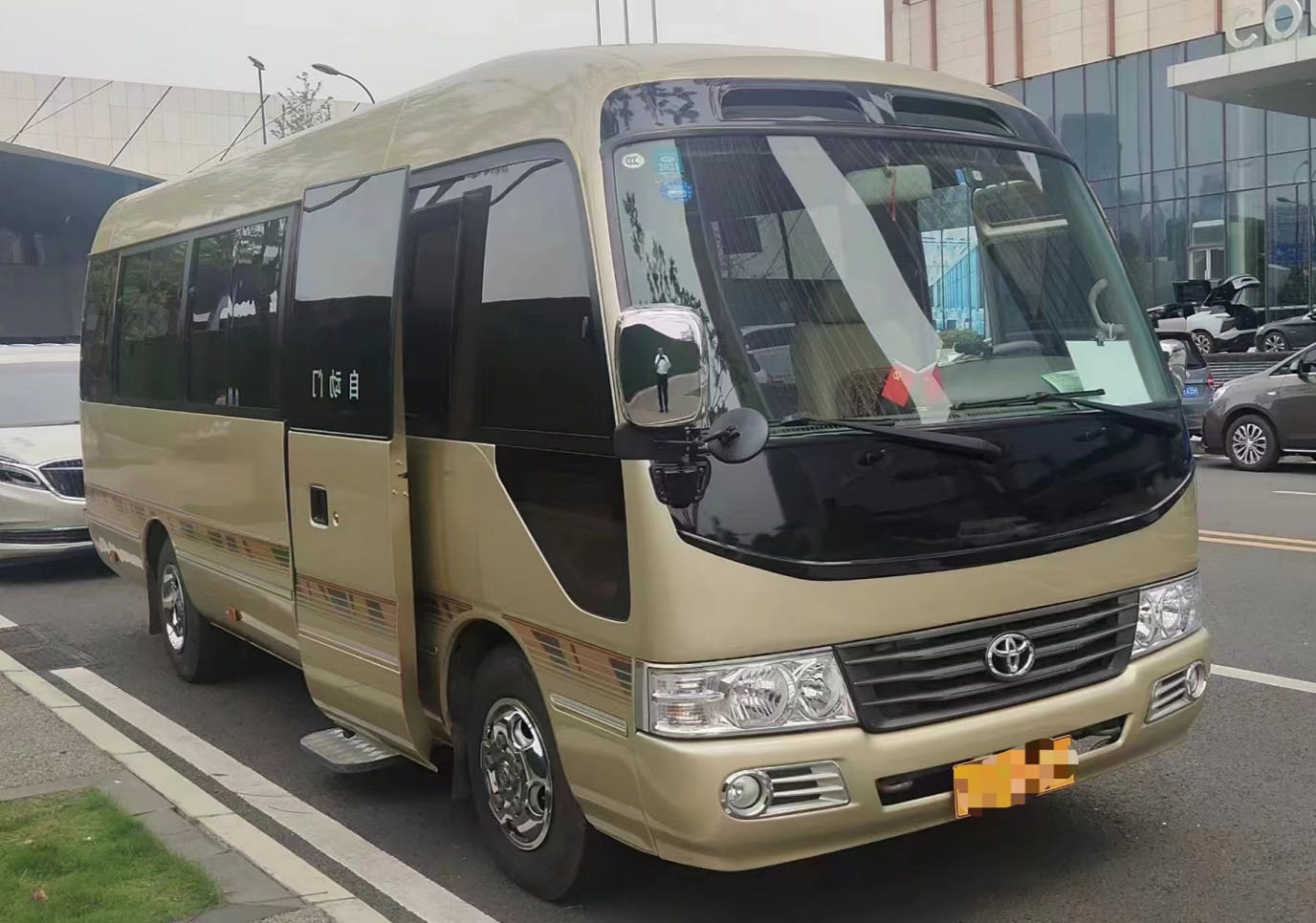 Einfacher Transfer im geräumigen Minibus zwischen Chengdu und dem Flughafen TFU