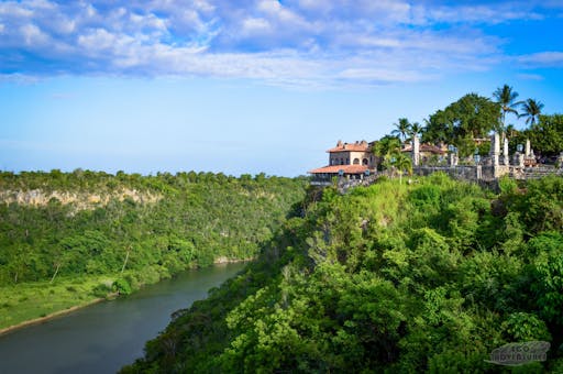 Full-day guided tour to Catalina Island with snorkelling and Altos de Chavon visit