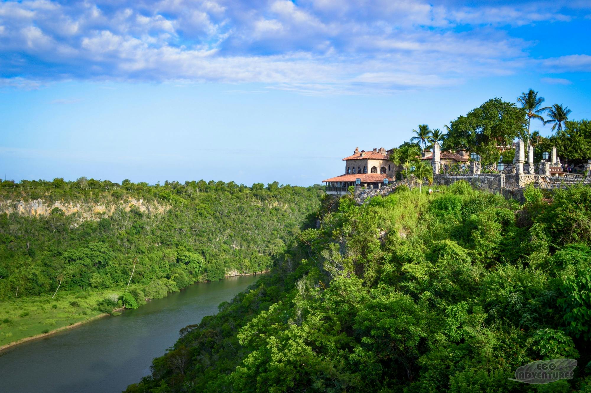 Full-day guided tour to Catalina Island with snorkelling and Altos de Chavon visit