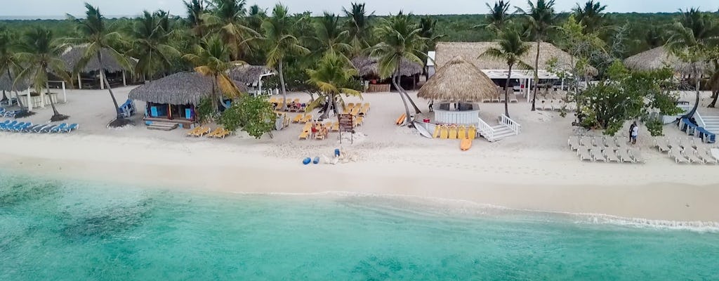 Full-day guided tour to Catalina Island with snorkelling and Altos de Chavon visit