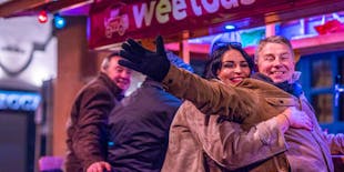 Recorrido por el centro de la ciudad en una bicicleta de fiesta