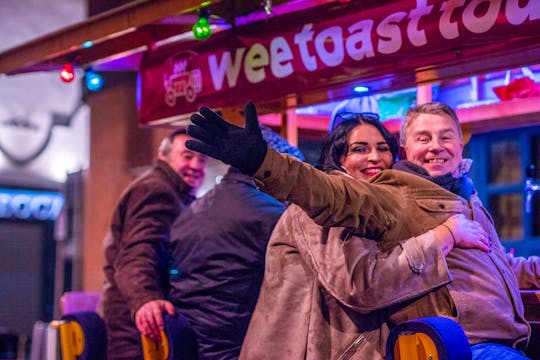 Recorrido por el centro de la ciudad en una bicicleta de fiesta