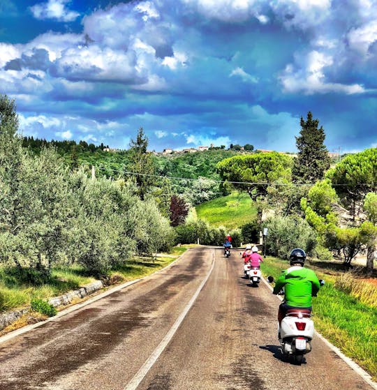 Tour in Vespa in Toscana nel Chianti con degustazione di vini