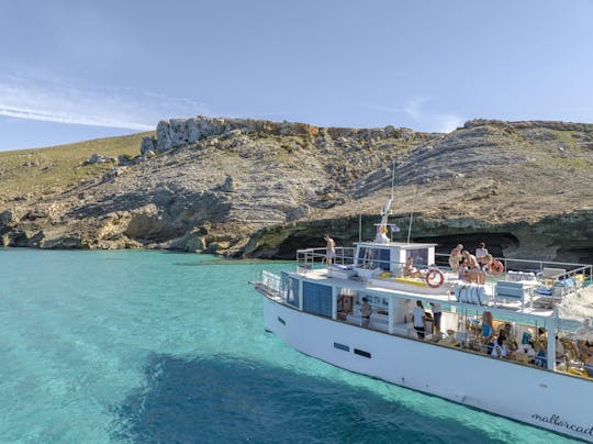 Excursión en barco de día completo desde Cala Ratjada con almuerzo buffet