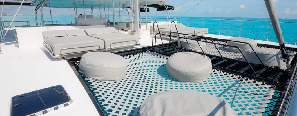 Catamaran cruise to Isla Mujeres with beach club visit and brunch