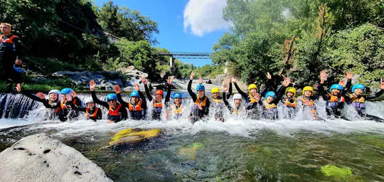 Excursion guidée de randonnée aquatique et de body rafting dans les gorges d'Alcantara