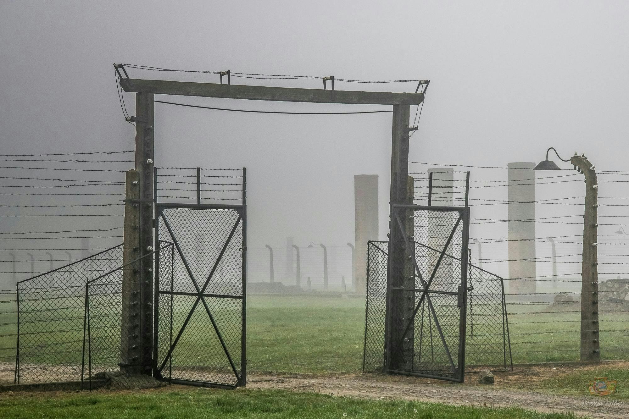 Auschwitz-Birkenau Spanish Guided Tour with Hotel Pick-Up