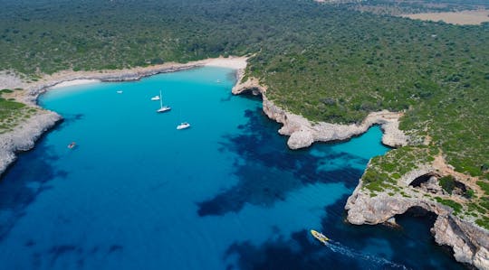 Paseo en barco por el Parque Natural y snorkel en Mallorca