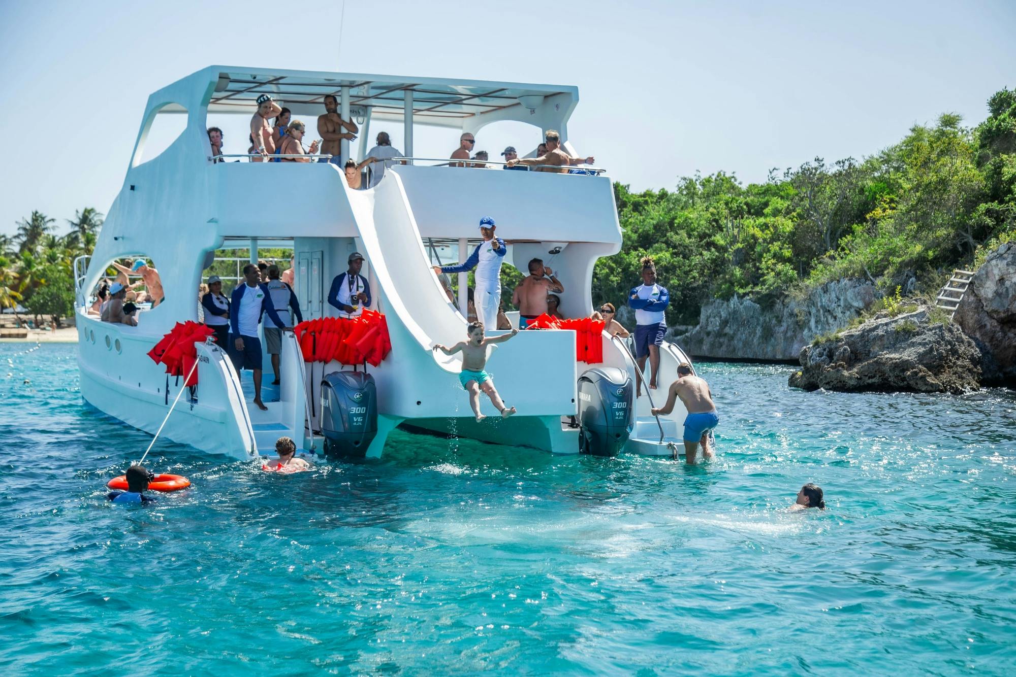 Catalina Island boat tour with snorkelling and Dominican lunch