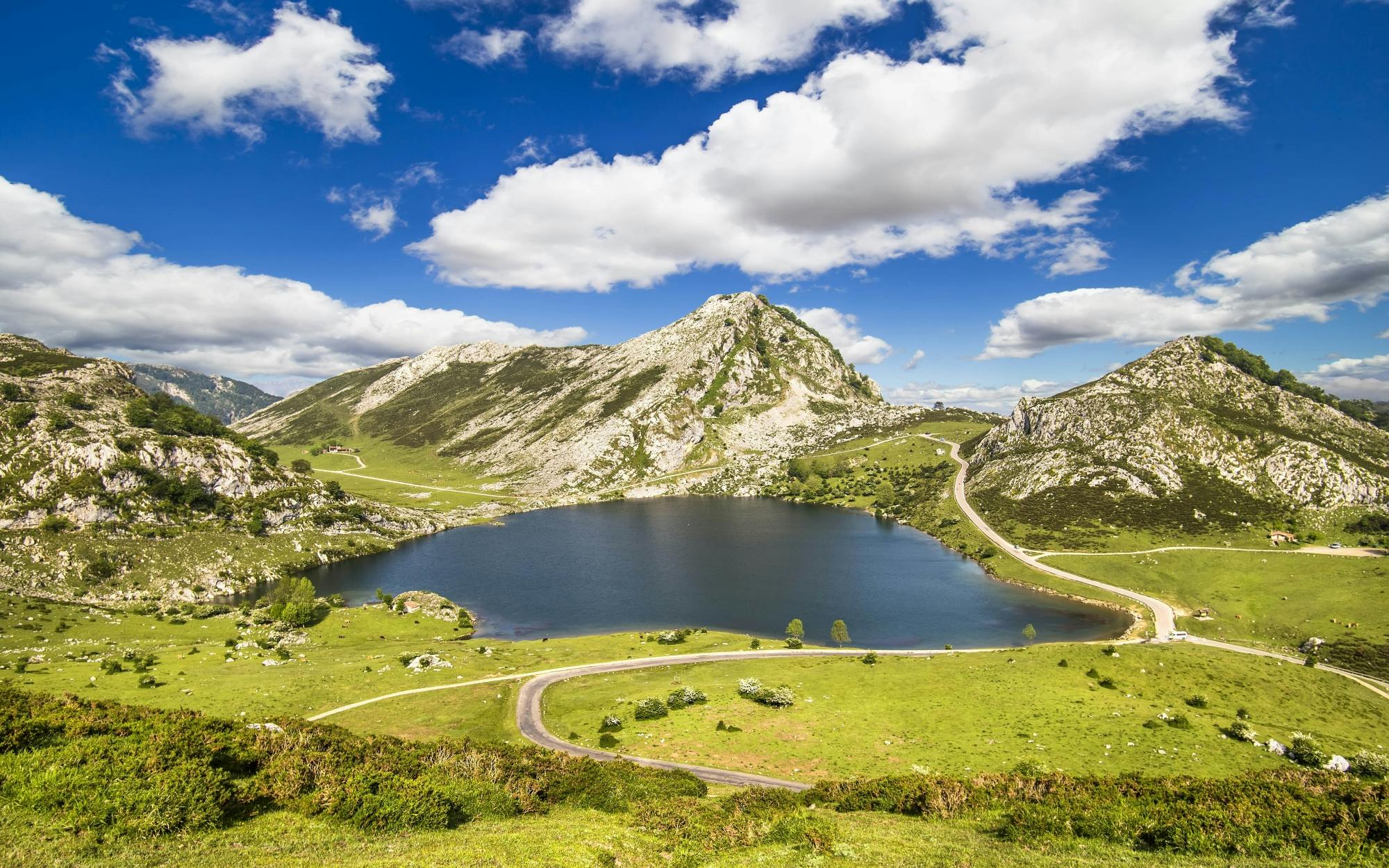 Ganztägige geführte Tour zu den Covadonga-Seen und Cangas de Onís ab Llanes
