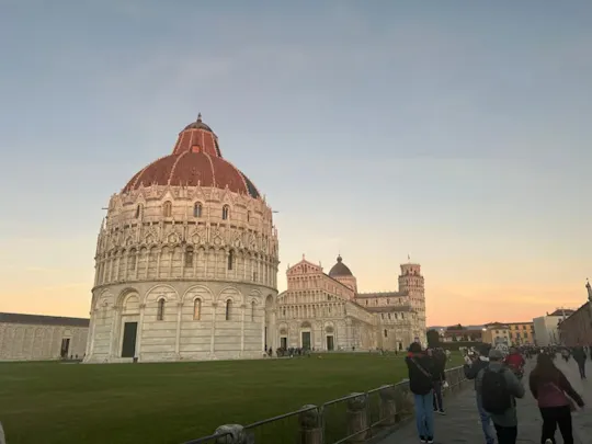 Passeio de um dia com almoço em Pisa, San Gimignano, Siena e Chianti