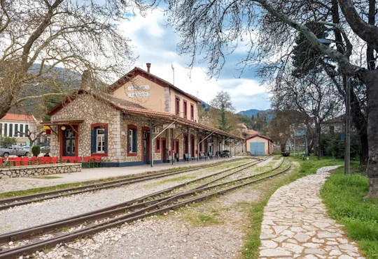 Visita Kalavryta con almuerzo, Cuevas lagos y Monasterio